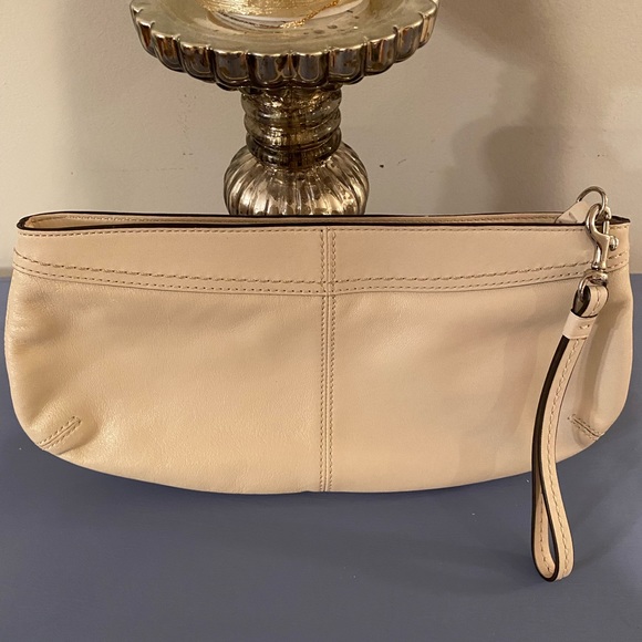 Coach cream color Large wristlet , Clutch. - Picture 2 of 4
